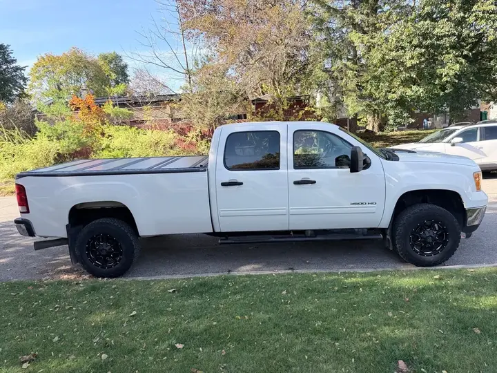 GMC Sierra 3500Hd 2012 photo 3