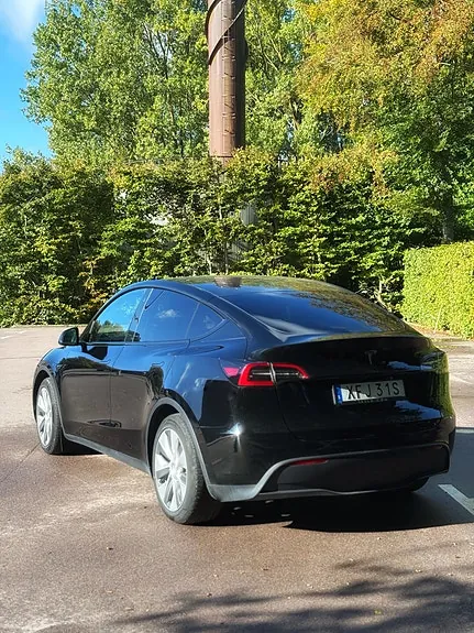 Tesla Model Y 2023 photo 4