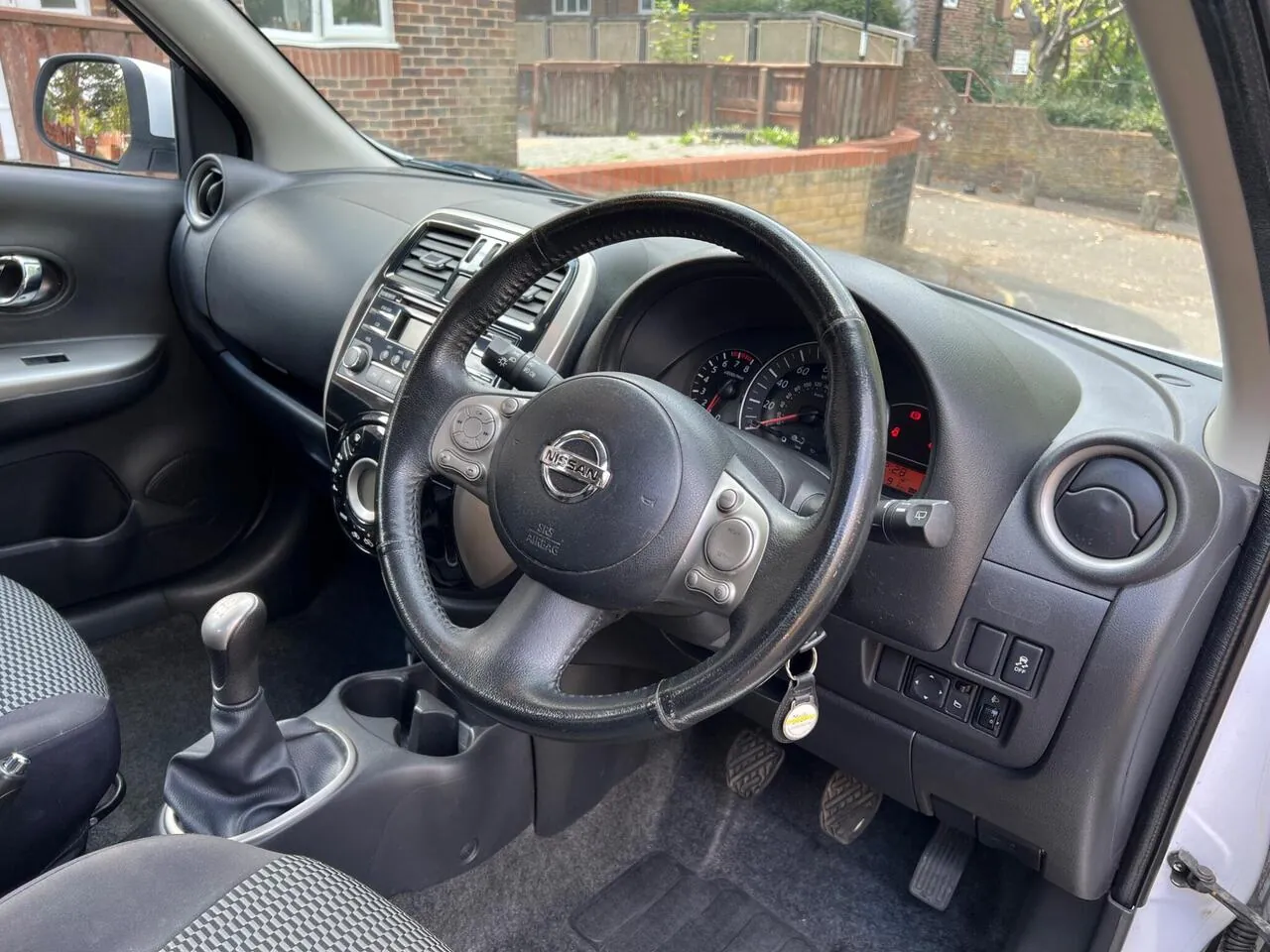 Nissan Micra 2014 photo 2