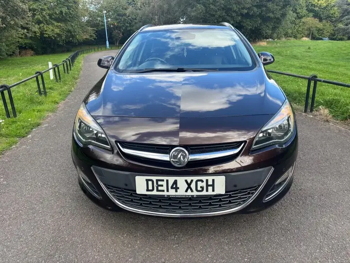 Vauxhall Astra 2014 photo 2