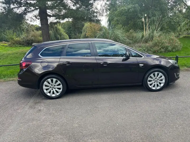 Vauxhall Astra 2014 photo 4