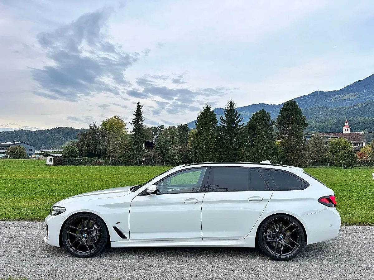BMW 5 Series 2023 photo 3