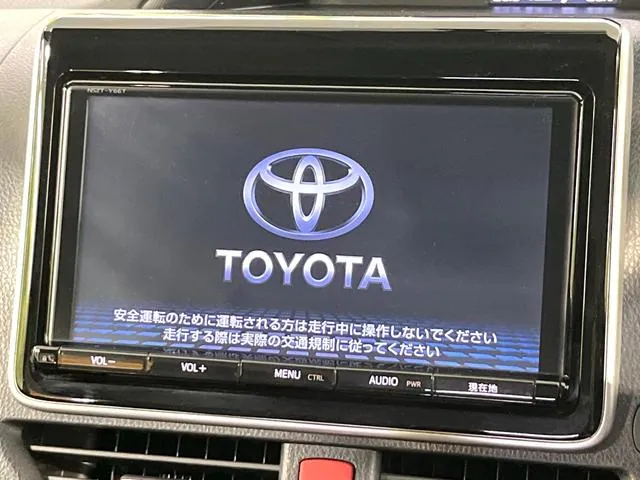 Toyota Voxy 2014 photo 3