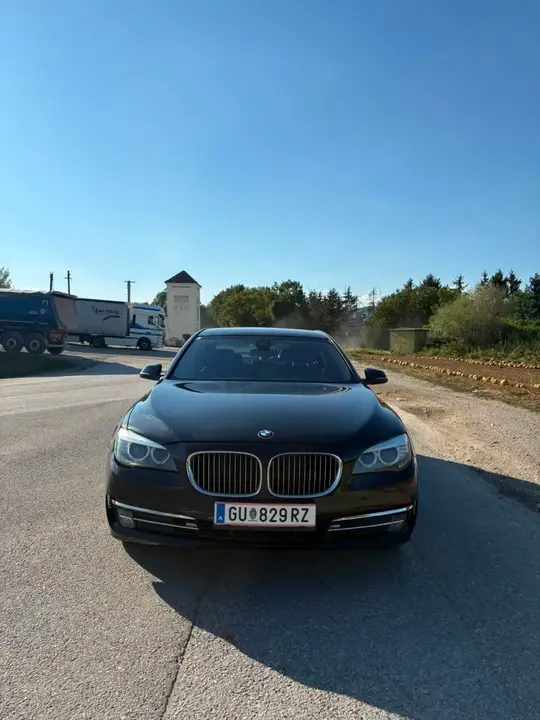 BMW 7 Series 2013 photo 2