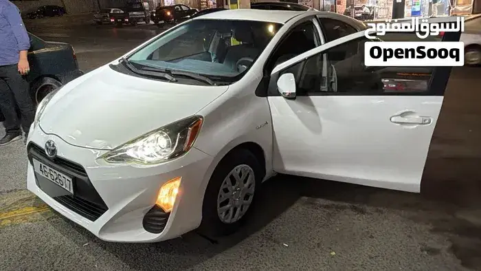 Toyota Prius C 2016 photo 2