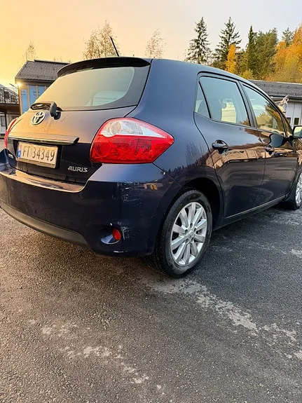 Toyota Auris 2011 photo 5