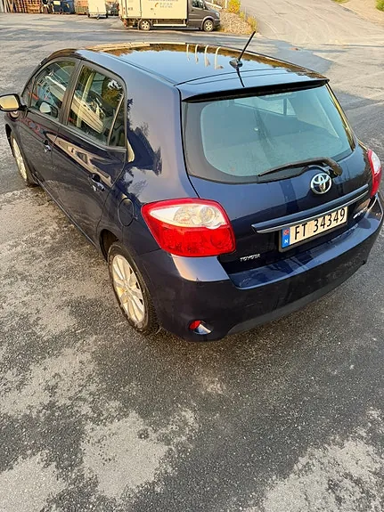 Toyota Auris 2011 photo 3