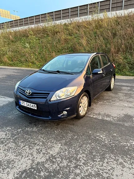 Toyota Auris 2011 photo 2
