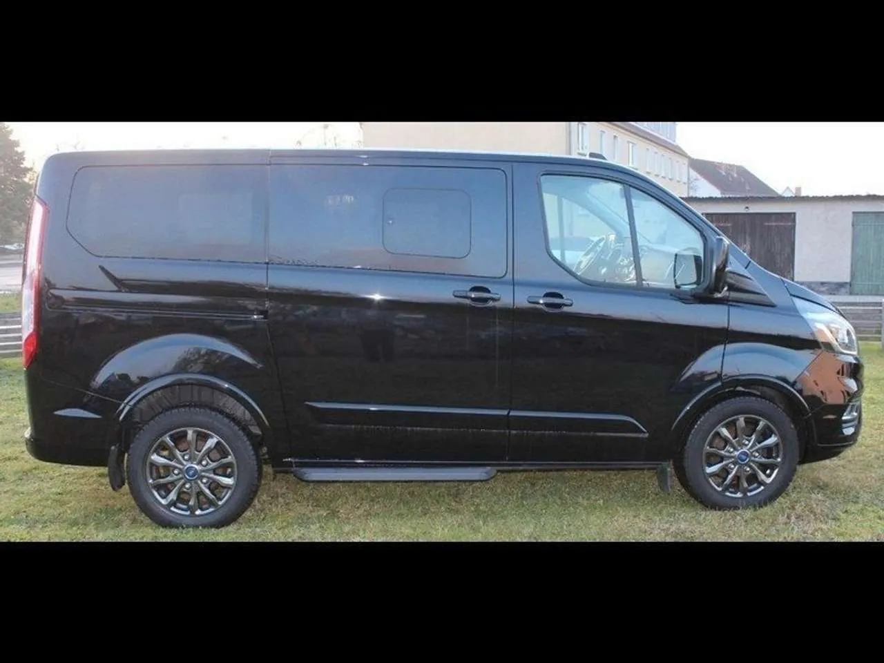 Ford Tourneo Custom 2024 photo 2