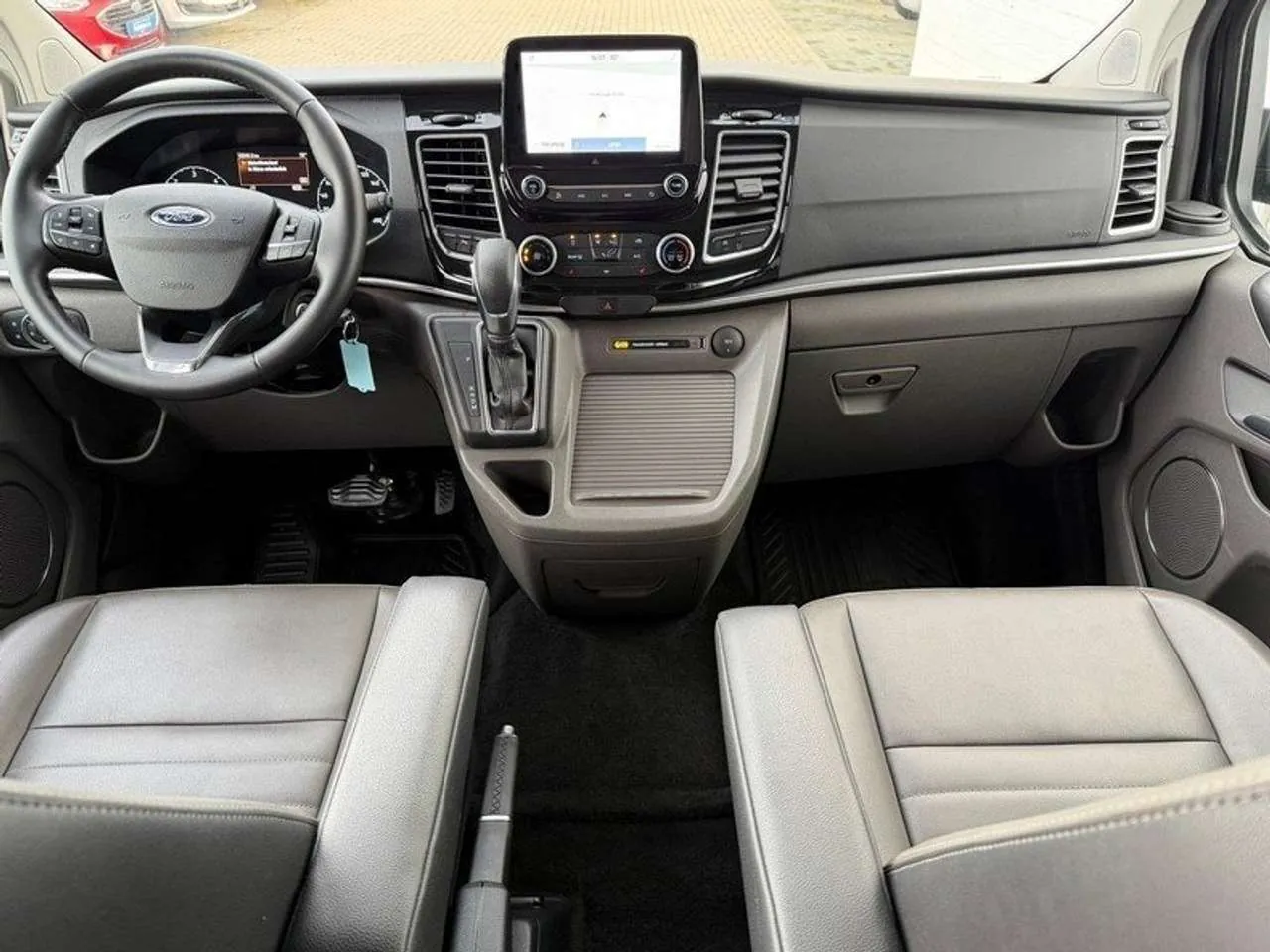 Ford Tourneo Custom 2024 photo 5