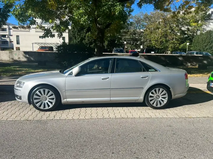 Audi A8 2006 photo 2