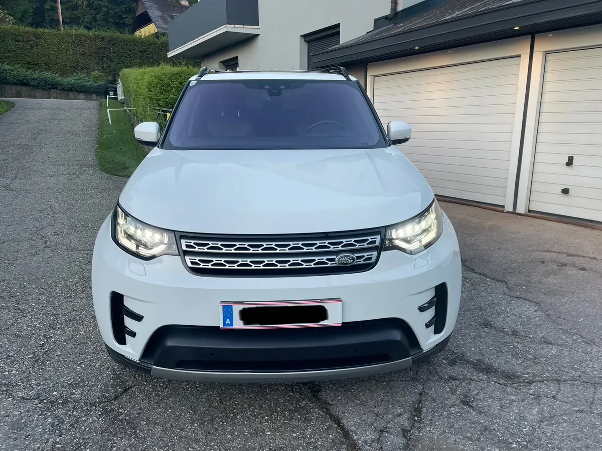 Land Rover Discovery 5 2017 photo 2