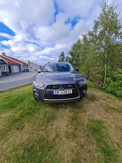 Mitsubishi Outlander 2012 photo 2