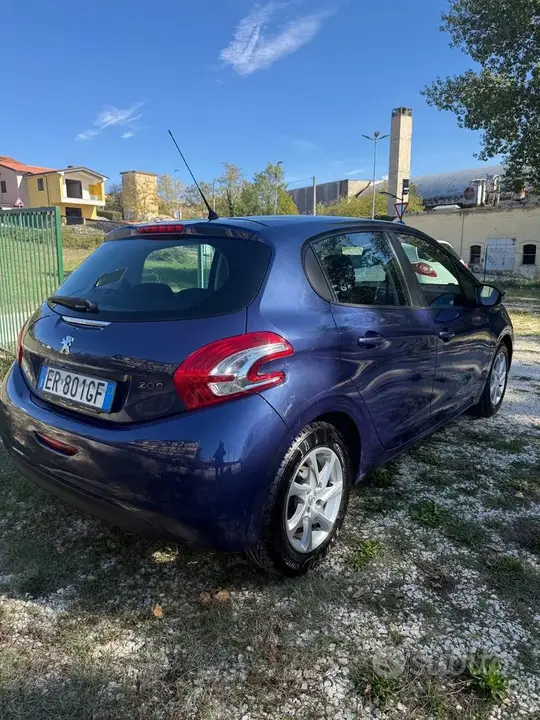 Peugeot 208 2013 photo 4