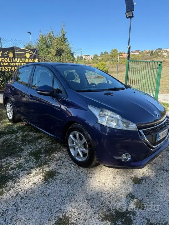 Peugeot 208 2013 photo 2