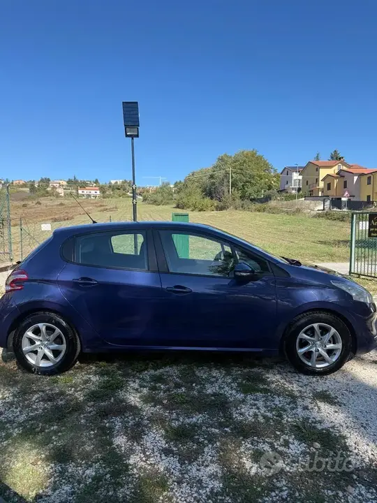 Peugeot 208 2013 photo 3