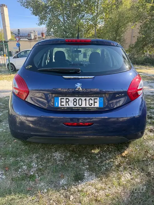 Peugeot 208 2013 photo 5