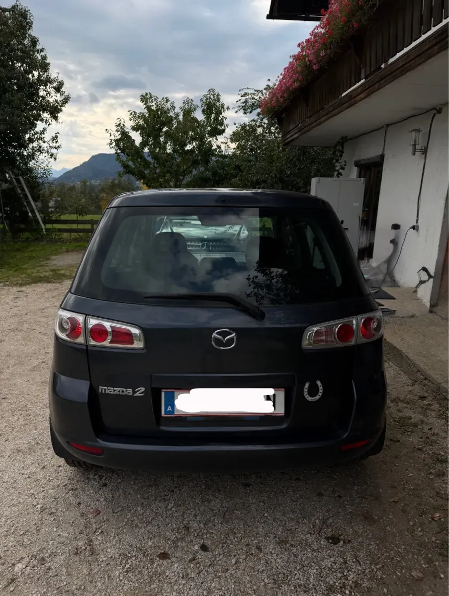 Mazda Mazda2 2006 photo 2