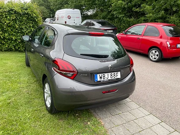 Peugeot 208 2019 photo 2