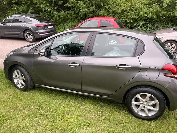 Peugeot 208 2019 photo 4