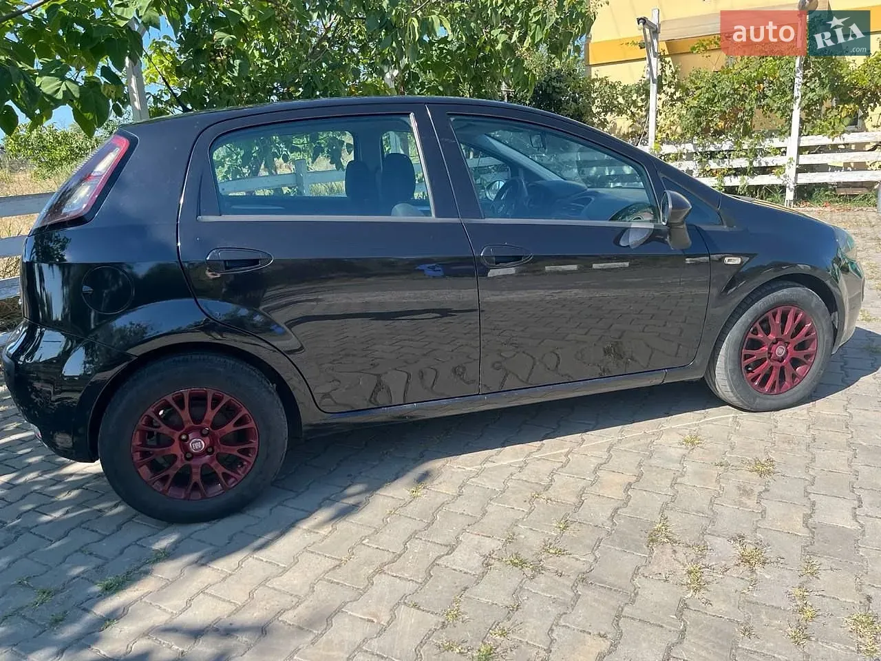 Fiat Grande Punto 2011 photo 2