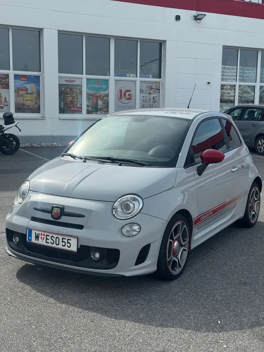 Abarth 500 2010 photo 2