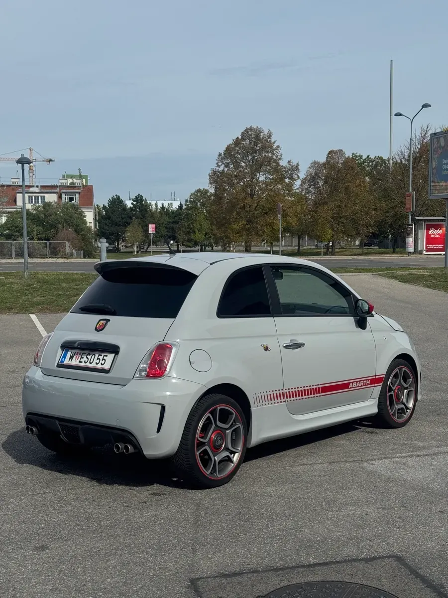 Abarth 500 2010 photo 3