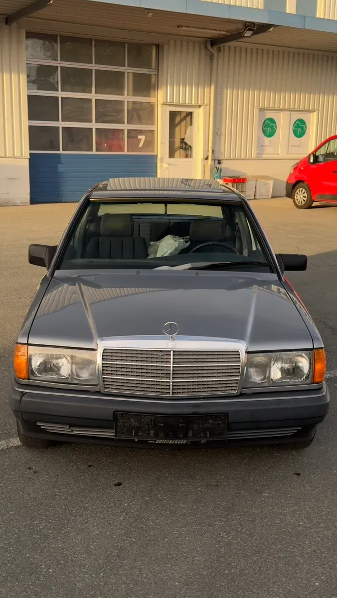 Mercedes-Benz 190 1989 photo 2