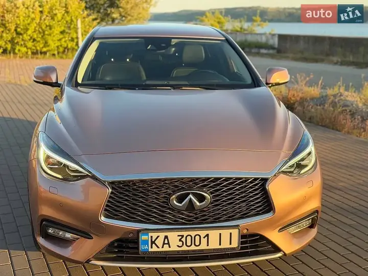 Infiniti Q30 2017 photo 2