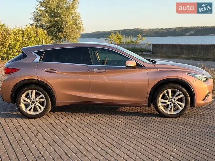 Infiniti Q30 2017 photo 3