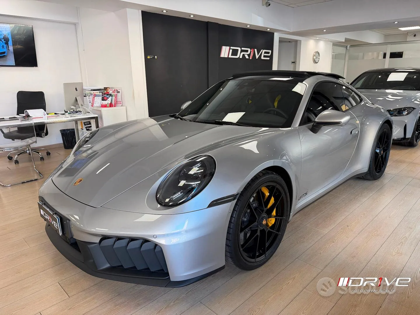 Porsche 911 2025 photo 2