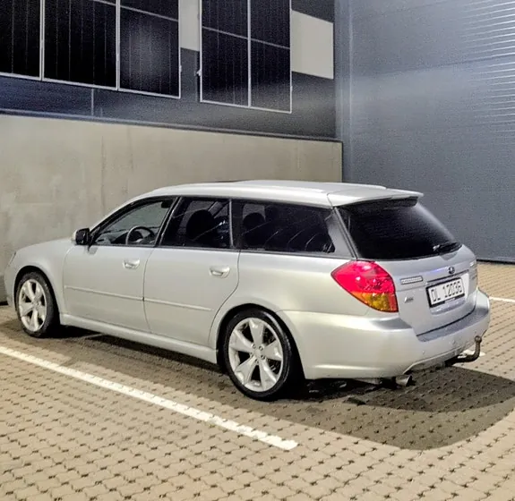 Subaru Legacy 2005 photo 2