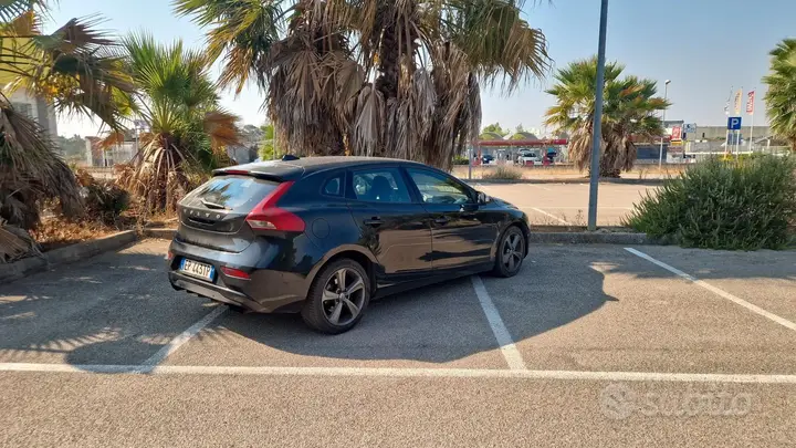 Volvo V40 2013 photo 2
