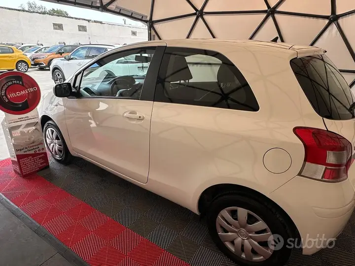 Toyota Yaris 2010 photo 4