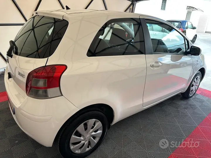 Toyota Yaris 2010 photo 5