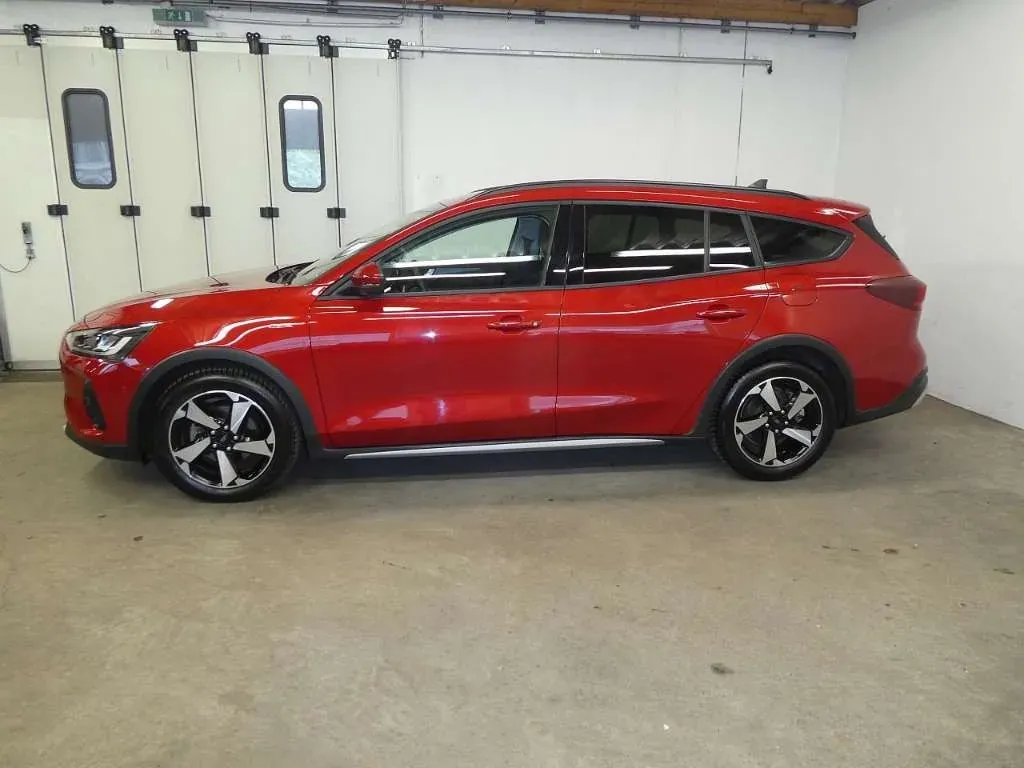 Ford Focus 2024 photo 2