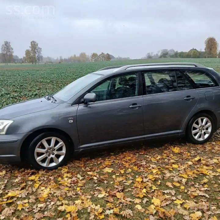 Toyota Avensis 2004 photo 2