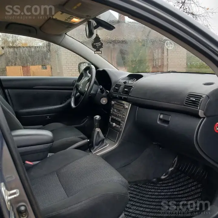Toyota Avensis 2004 photo 5