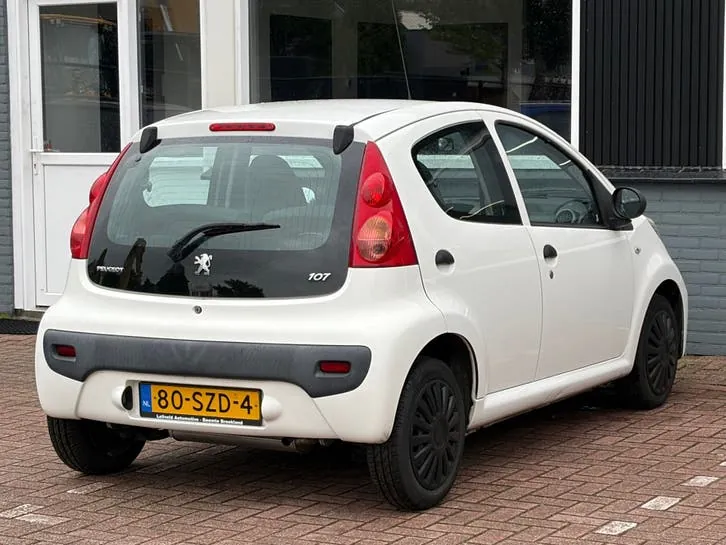 Peugeot 107 2011 photo 3