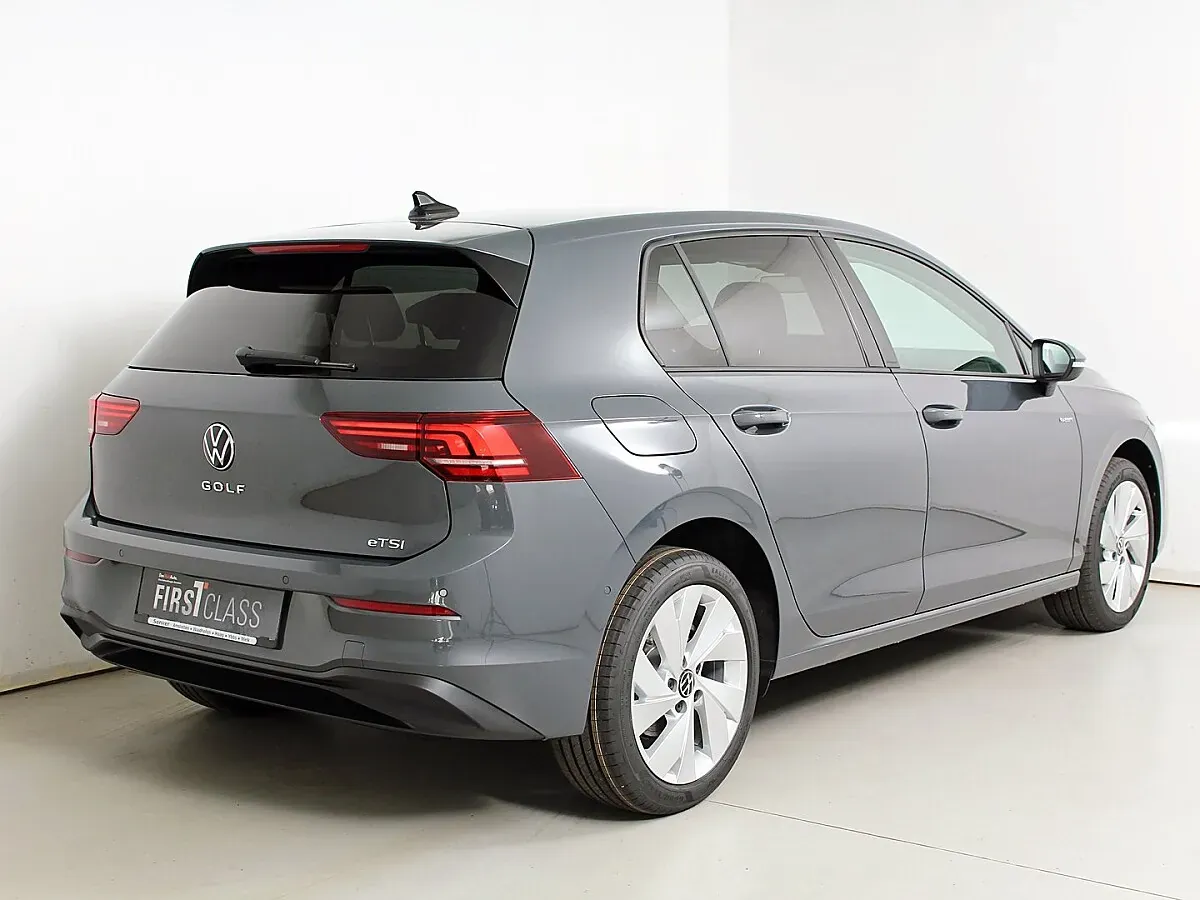 Volkswagen Golf 2026 photo 2