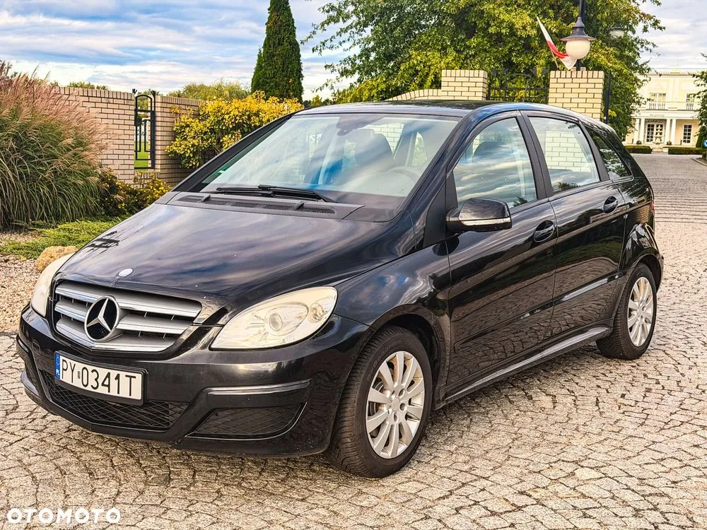 Mercedes-Benz B-Class 2010 photo 2