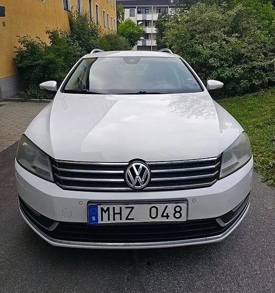 Volkswagen Passat 2012 photo 2