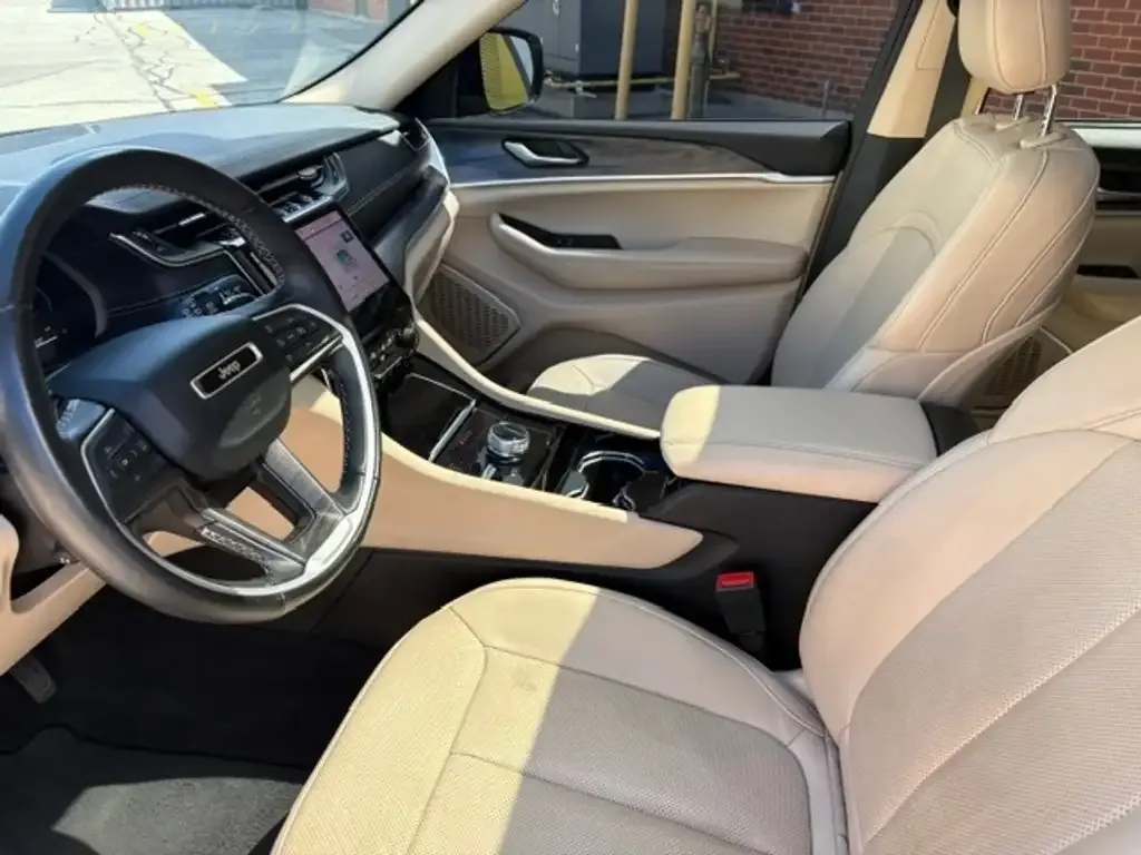 Jeep Grand Cherokee 2022 photo 2