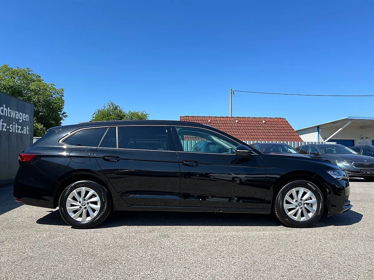 Skoda Superb 2025 photo 2