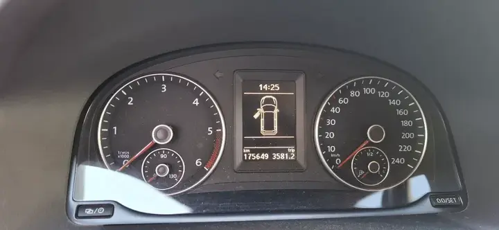 Volkswagen Touran 2014 photo 3