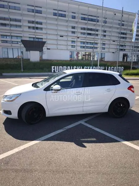 Citroen C4 2014 photo 2
