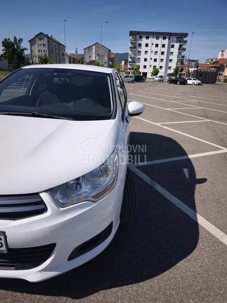 Citroen C4 2014 photo 3