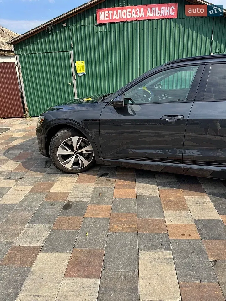 Audi Q8 E-Tron 2023 photo 2