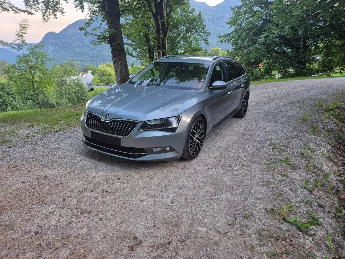 Skoda Superb 2017 photo 2