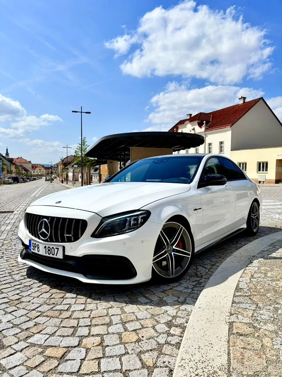Mercedes-Benz C63 S Amg